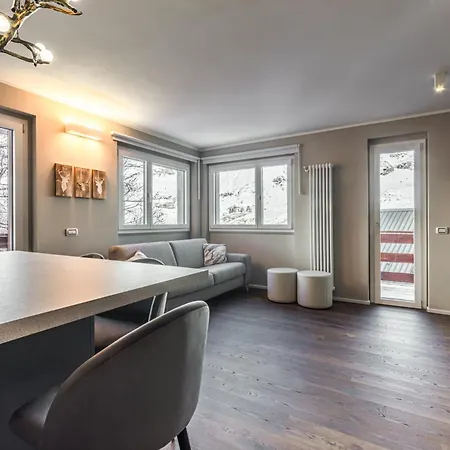 Sulle Piste A Cervinia Con Parcheggio Breuil-Cervinia